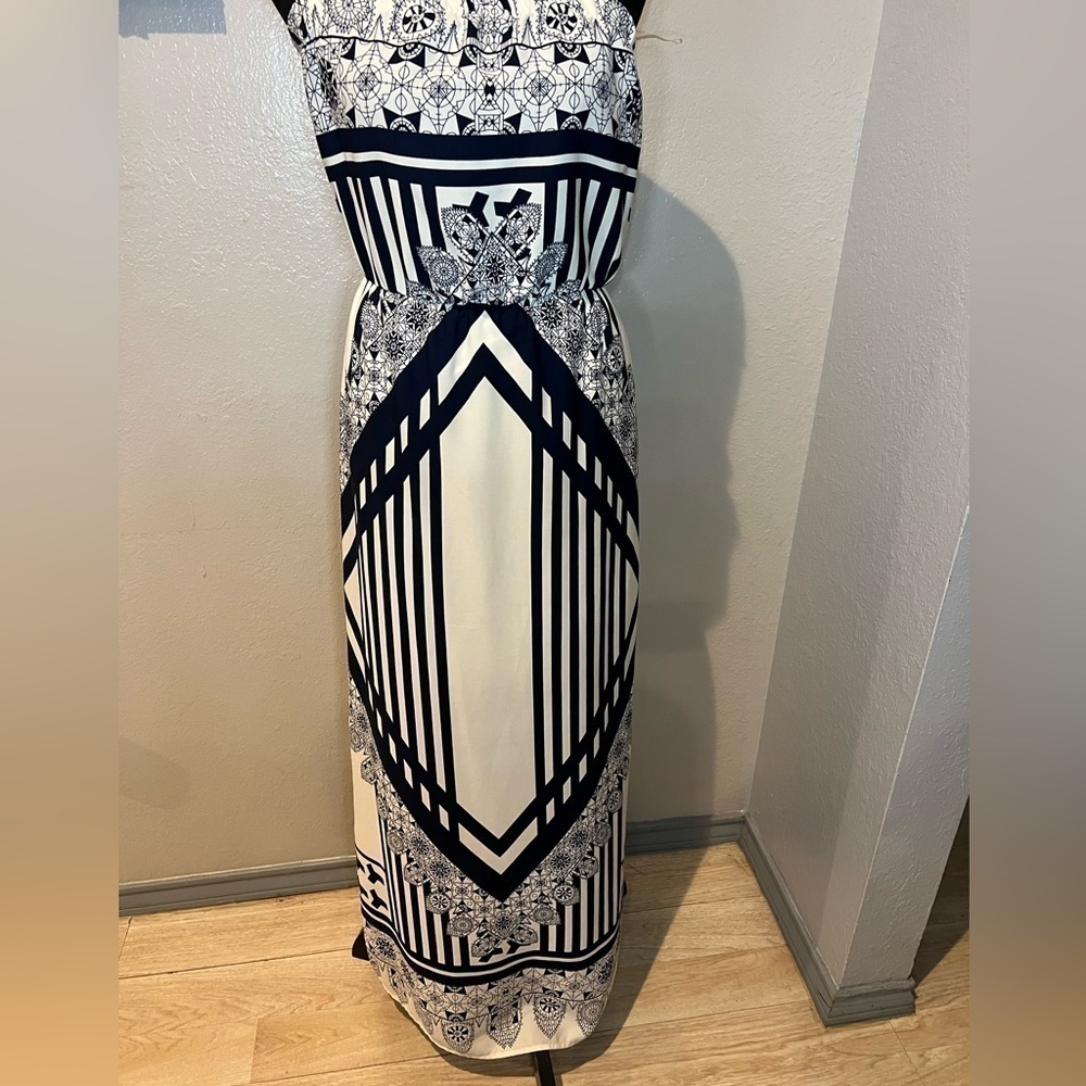 Dina be white and Navi blue maxi dress - Picture 2 of 6